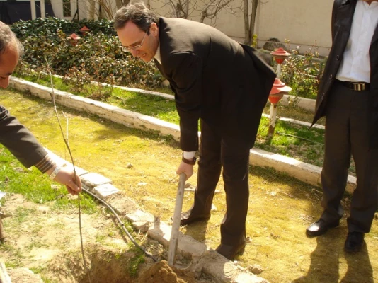 بازدید از مرکز و کاشت نهال در سومین روز از هفته منابع طبیعی توسط ریاست محترم دانشگاه 2