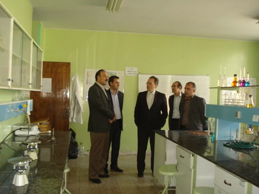 بازدید از مرکز و کاشت نهال در سومین روز از هفته منابع طبیعی توسط ریاست محترم دانشگاه 9