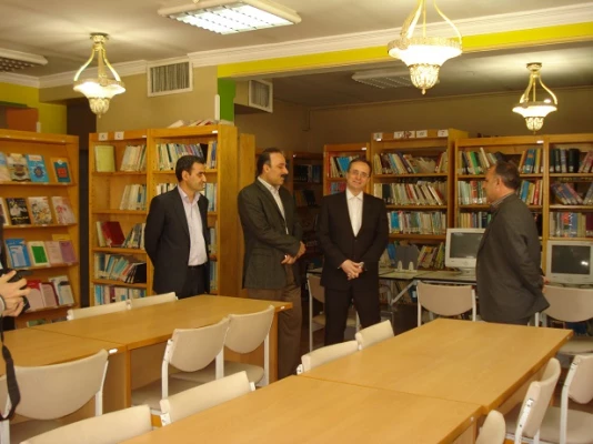 بازدید از مرکز و کاشت نهال در سومین روز از هفته منابع طبیعی توسط ریاست محترم دانشگاه 8