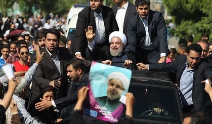 استقبال پرشور مردم از کاروان تدبیروامید در اسلامشهر  3