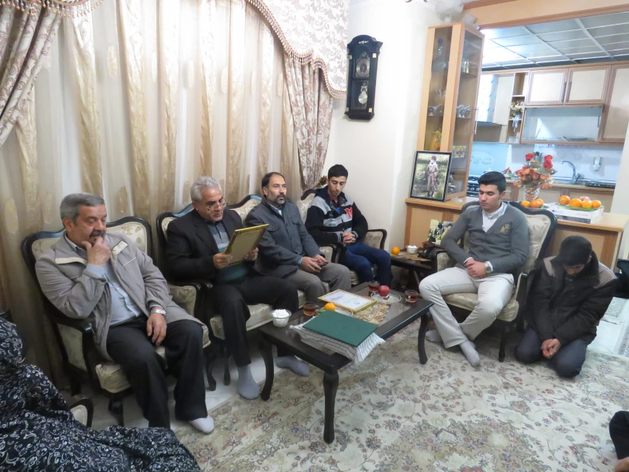 تجلیل از خانواده شهید مجید حسن خانی تهران 5