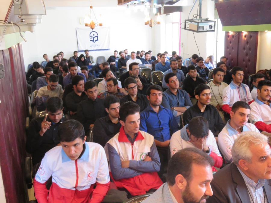 نهصدو سی وهفتمین کانون هلال احمرکشور در مرکز 6