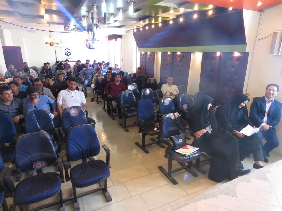 همایش هفته آموزش
تربیت معلم، برنامه درسی، کارورزی و عمل فکورانه
 6