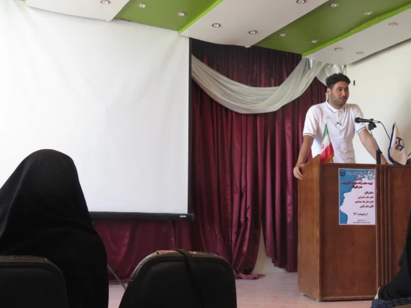 همایش هفته آموزش
تربیت معلم، برنامه درسی، کارورزی و عمل فکورانه
 7