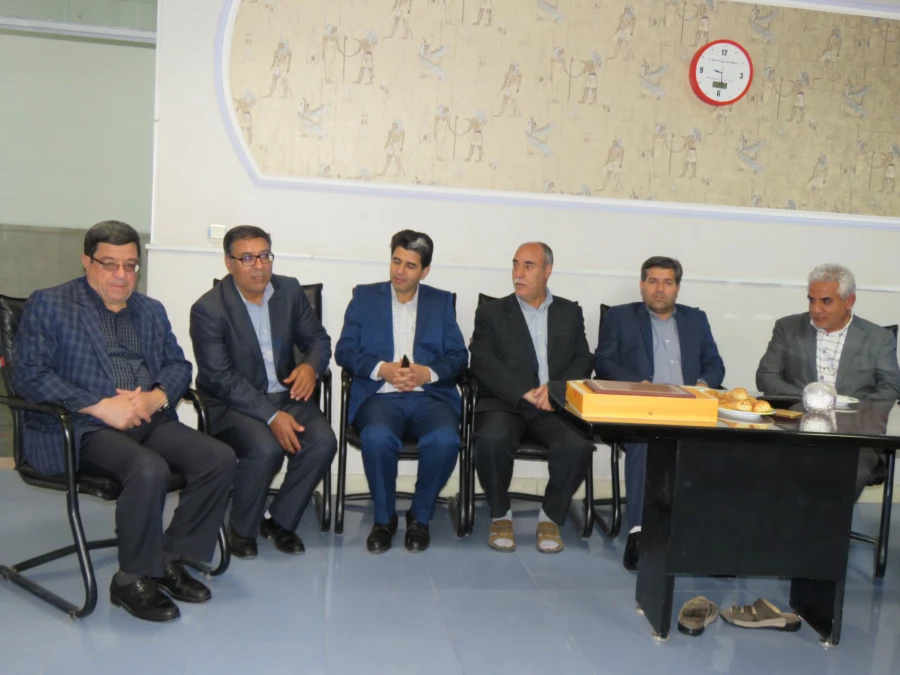 مراسم تجلیل از همکار بازنشسته با حضور سرپرست محترم مدیریت امور پردیس های استان تهران 3