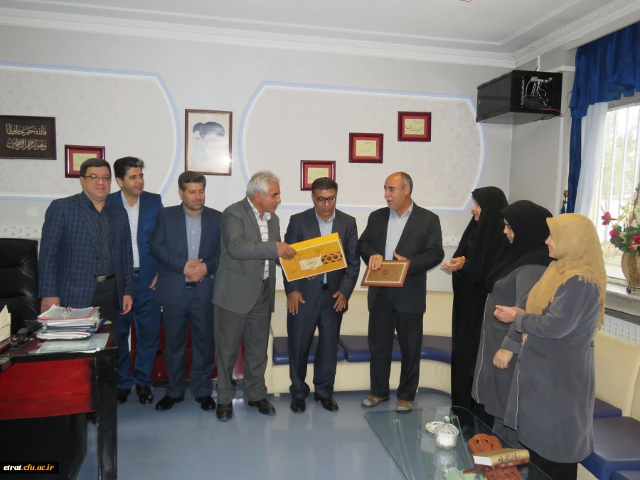 مراسم تجلیل از همکار بازنشسته با حضور سرپرست محترم مدیریت امور پردیس های استان تهران 4