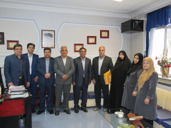 مراسم تجلیل از همکار بازنشسته با حضور سرپرست محترم مدیریت امور پردیس های استان تهران 5