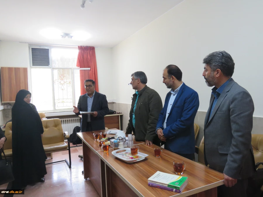 تقدیر از خانم ترابی کارشناس آموزش 3