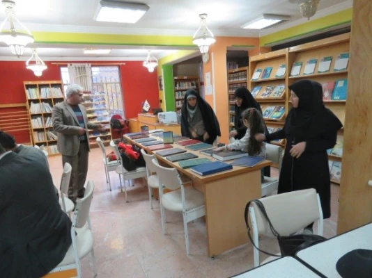 برگزاری نمایشگاه تحقیقات علمی  و پایان نامه دانشجویان 3