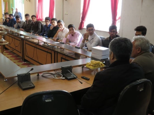 نشست نقد وبررسی کتاب بچه های مدرسه اندیشه نوشته صدرالدین حیدری 2