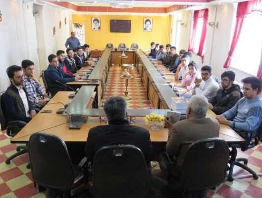 نشست نقد وبررسی کتاب بچه های مدرسه اندیشه نوشته صدرالدین حیدری 5