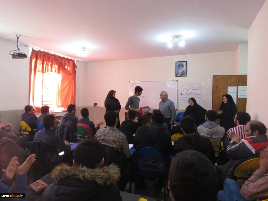 تقدیر از رتبه های برتر  دوره آموزشی هلال احمر 2