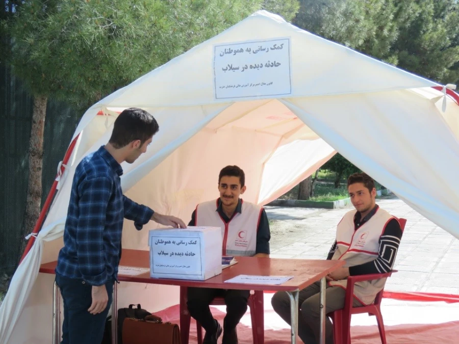 جمع آوری  کمک رسانی به هموطنان حادثه دیده در سیلاب 4