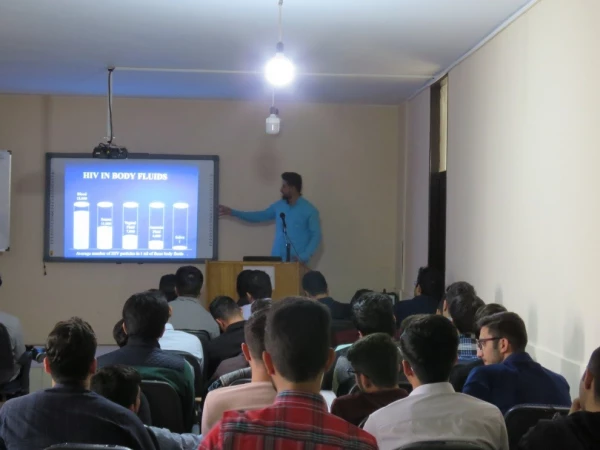 کارگاه آموزشی آشنایی با رفتارهای مخاطره انگیز 3