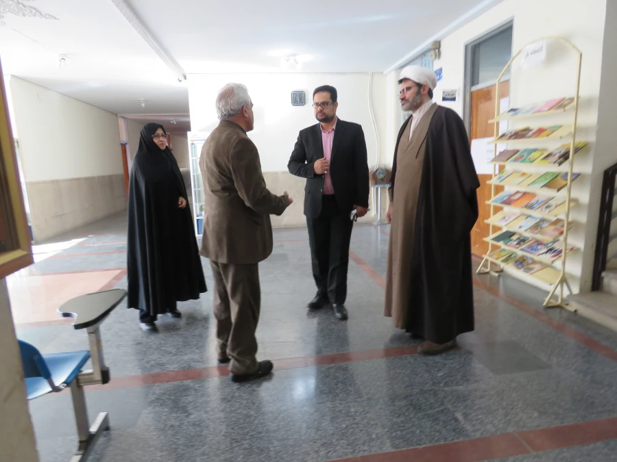 بازدید حجه الاسلام و المسلمین  آقای ماسوری رئیس  محترم اداره گسترش و فرهنگ دینی و اخلاقی سازمان مرکزی دانشگتاه فرهنگیان و آقای عربان  کارشناس محترم آن اداره  از مرکز آموزش عالی فرهنگیان عترت 5