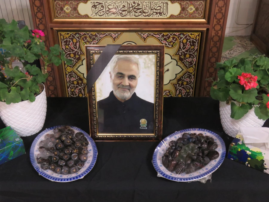 گرامیداشت شهادت حضرت زهرا (س) و شهادت سردار حاج قاسم سلیمانی
با محوریت روشنگری و بصیرت افزایی در زمینه دیدگاه حاج قاسم سلیمانی با موضوع دشمن شناسی 
 6