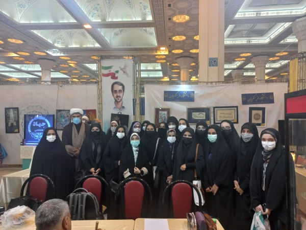 حضور جمعی از دانشجو معلمان مرکز در نمایشگاه بین المللی قرآن کریم


 2