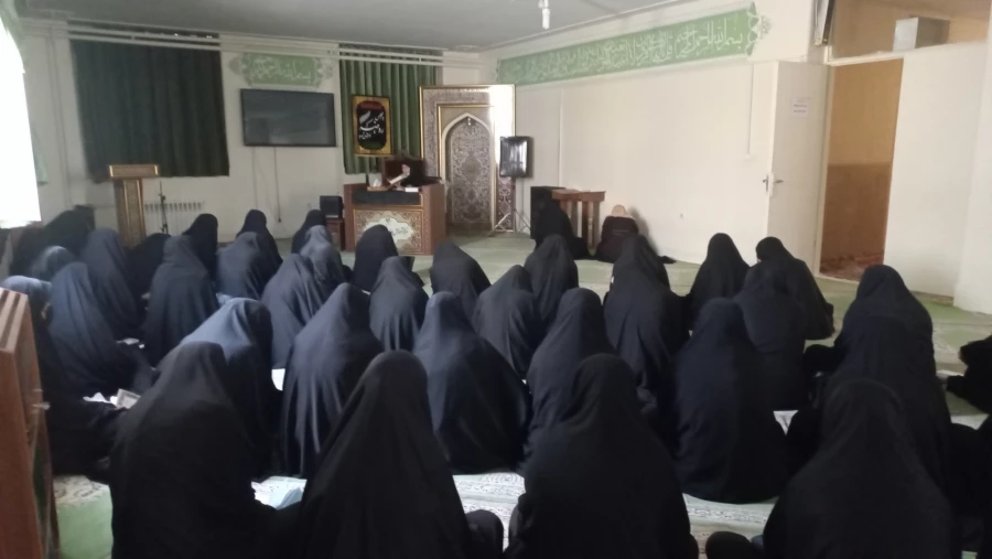 برگزاری مراسم وفات حضرت خدیجه (ص)


 3