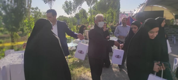 حضور ریاست محترم و پرسنل مرکز در جشنواره گلاب گیری 2