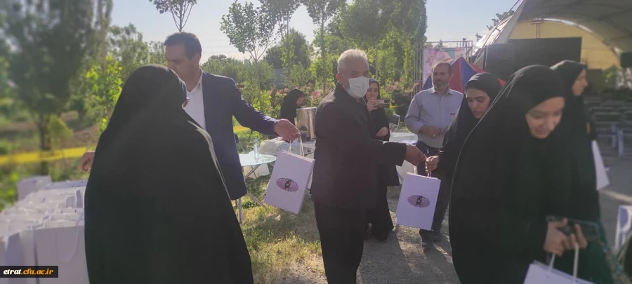 حضور ریاست محترم و پرسنل مرکز در جشنواره گلاب گیری 2