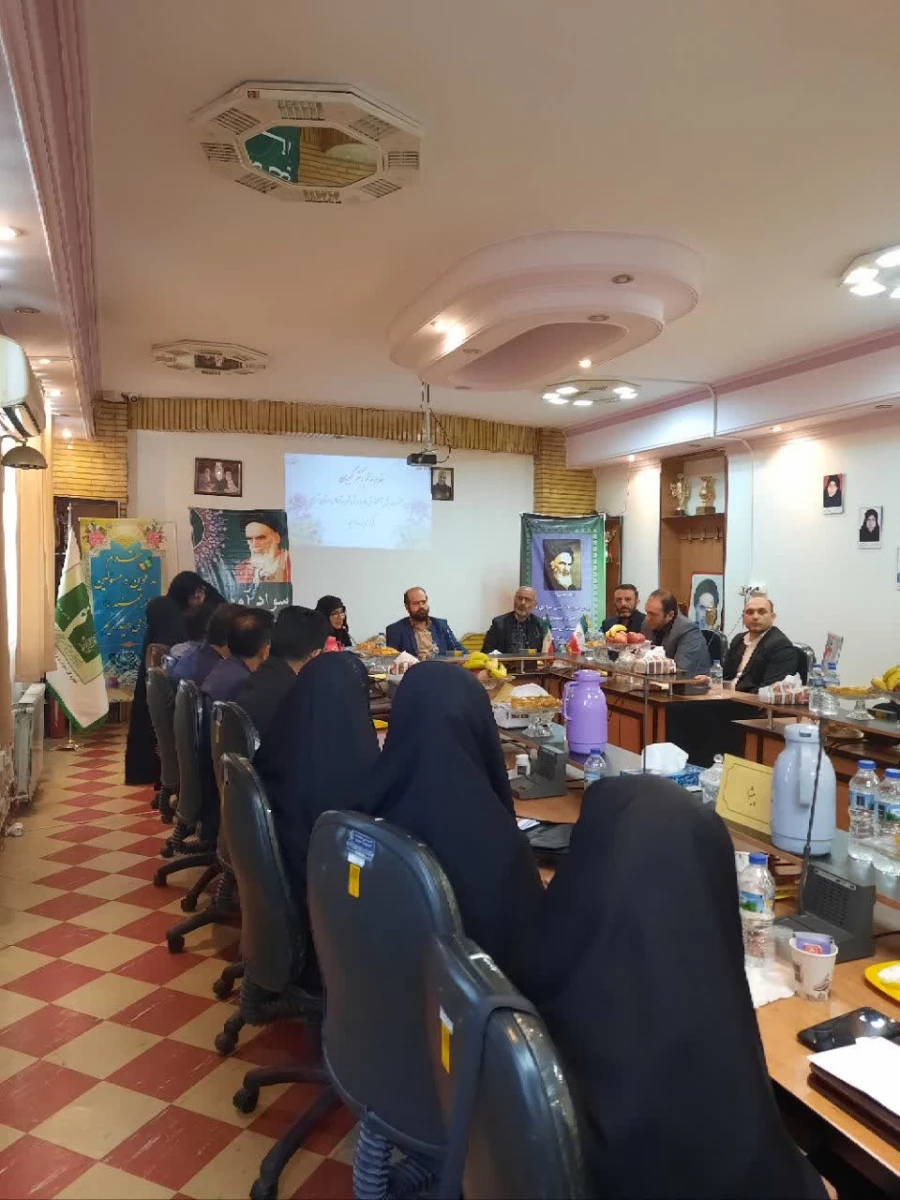 برگزاری جلسه نشست معاون محترم وزیر و رئیس  سازمان سواد آموزی وزارت آموزش و پرورش با کارشناسان نهضت سوادآموزی ادارات آموزش و پرورش شهرستانهای استان تهران در مرکز عترت 10