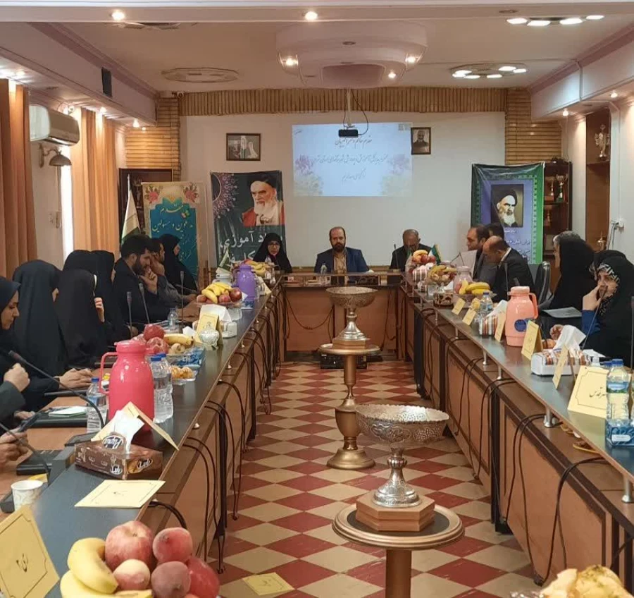 برگزاری جلسه نشست معاون محترم وزیر و رئیس  سازمان سواد آموزی وزارت آموزش و پرورش با کارشناسان نهضت سوادآموزی ادارات آموزش و پرورش شهرستانهای استان تهران در مرکز عترت 11