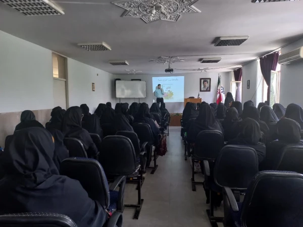 کارگاه تربیت معلم پایه اول آشنایی دانشجویان با روش های تدریس پایه اول دبستان 4