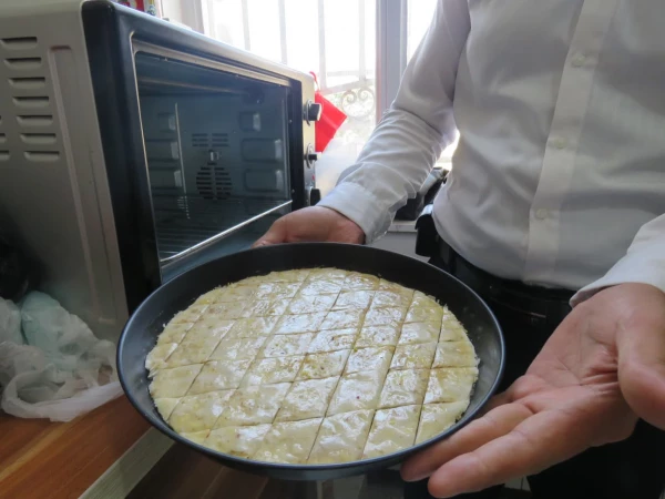  معرفی آداب و رسوم و فرهنگ اصیل ایرانی در زمینه طبخ غذاهای سنتی و بومی 11