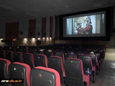 نمایش فیلم سینمایی غریب