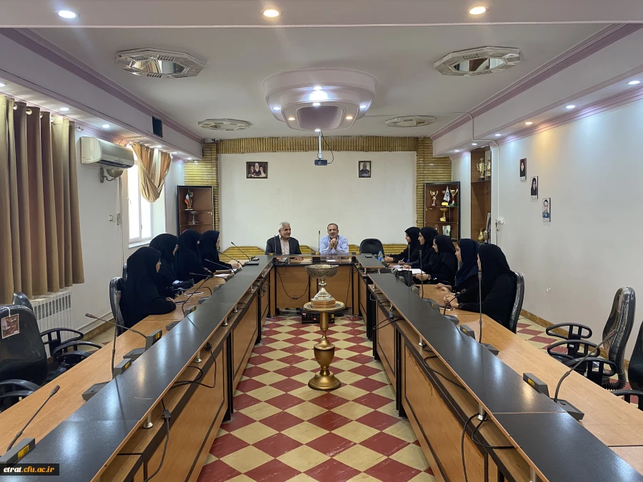 نشست سردبیر نشریه رشد معلم، جناب آقای دکتر محبی با اعضای نشریه دانشجویی فانوس مرکز فرهنگیان عترت  2