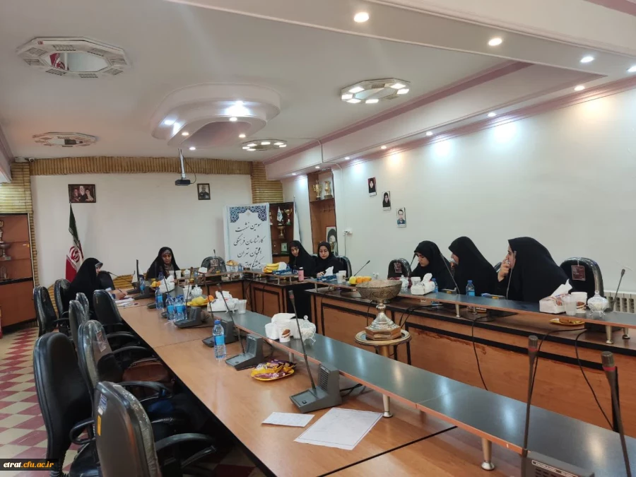 نشست و گفت وگوی کارشناسان فرهنگی استان با دبیران و اعضای انجمن علمی،کانون ها و تشکل های مرکز عترت
 2