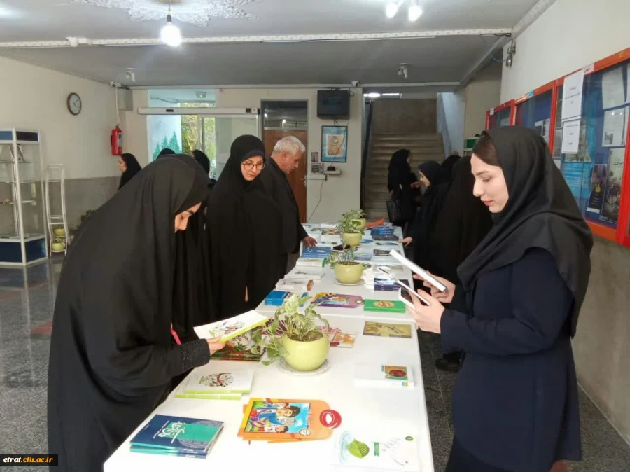 برگزاری نمایشگاه کتاب پیرامون مهدویت از آثار مؤسسه فرهنگی انتشاراتی ستاد اقامه نماز 2