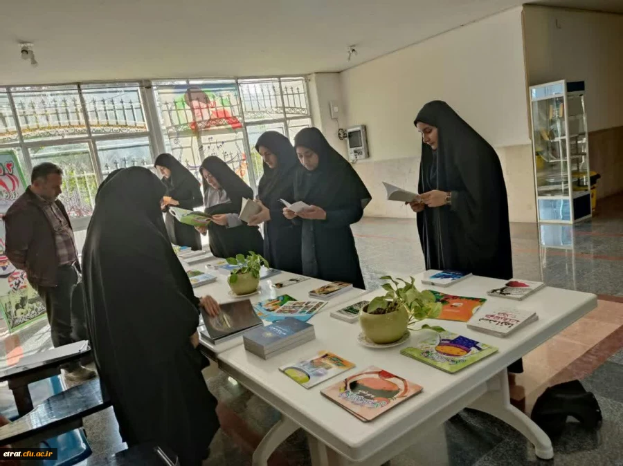 برگزاری نمایشگاه کتاب پیرامون مهدویت از آثار مؤسسه فرهنگی انتشاراتی ستاد اقامه نماز 3