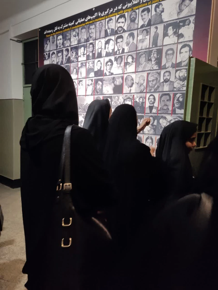 
بازدید دانشجو معلمان مرکز عترت از موزه عبرت 2