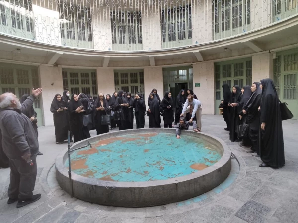 
بازدید دانشجو معلمان مرکز عترت از موزه عبرت 2