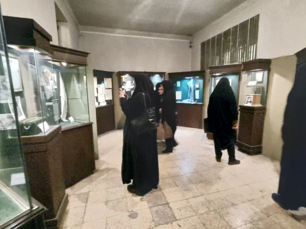 
بازدید دانشجو معلمان مرکز عترت از موزه عبرت 2