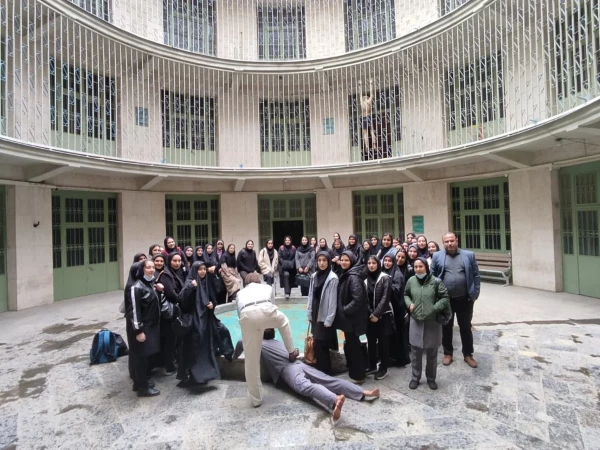 بازدید دانشجو معلمان مرکز عترت از موزه عبرت 11