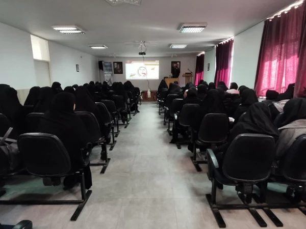 برگزاری نشست چرایی تقابل ایران و صهیونیسم به مناسبت هفته بسیج درمرکز عترت 3