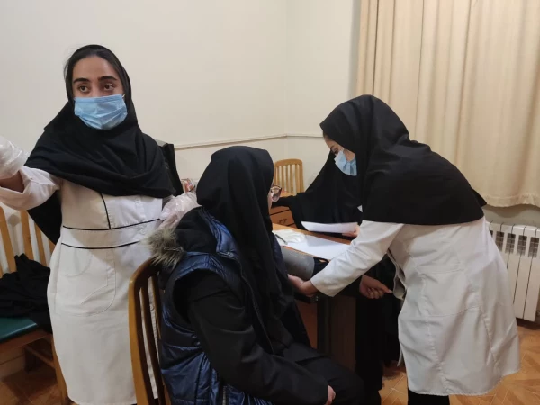 برگزاری طرح غربالگری و مبارزه با پدیکلوزیس در مرکز عترت 2