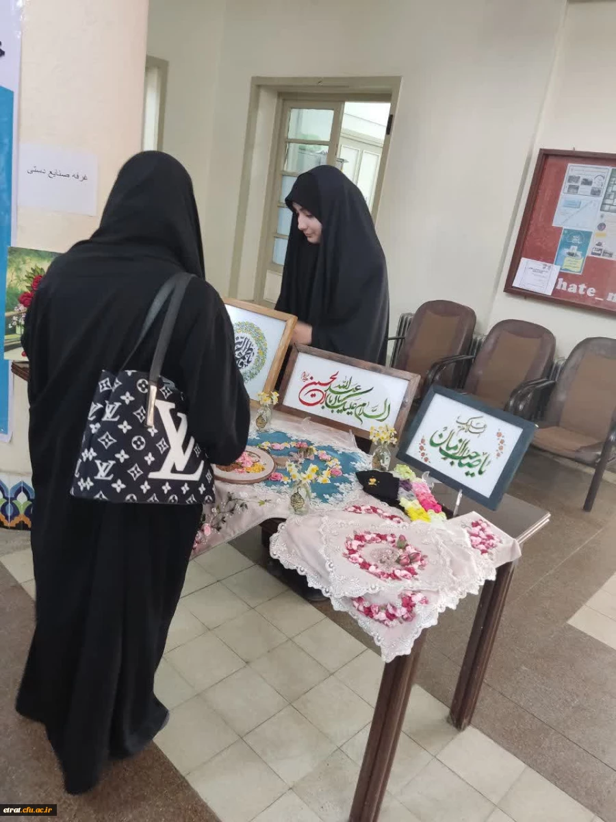 درخشش غرفه صنایع دستی مرکز عترت در دوره توانمند سازی دست اندرکاران نشریات دانشجویی در مرکز شهید باهنر 6
