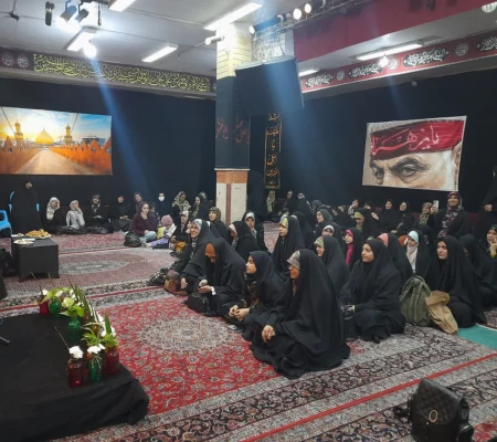 حضور مادر دانشجو معلم شهیده فائزه رحیمی در حرم مطهر شهدای گمنام شهرک واوان  6