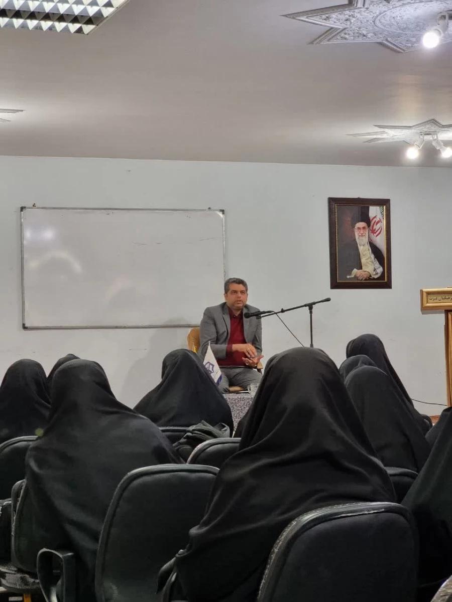 نشست هفته امور تربیتی و تربیت اسلامی با حضور معاون پرورشی و فرهنگی اداره کل آموزش و پرورش شهرستان های استان تهران جناب آقای دکتر  سعید دهنوی 5