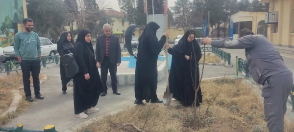 برگزاری روز درختکاری و کاشت نهال در محوطه فضای سبز 3
