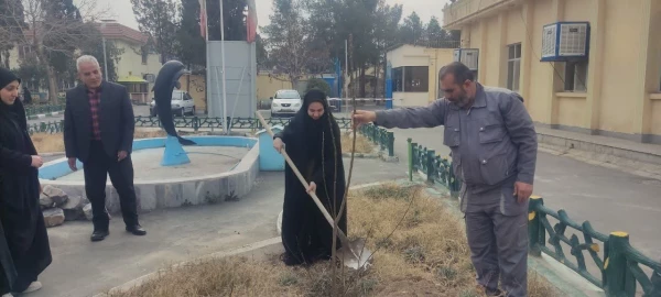 برگزاری روز درختکاری و کاشت نهال در محوطه فضای سبز 4