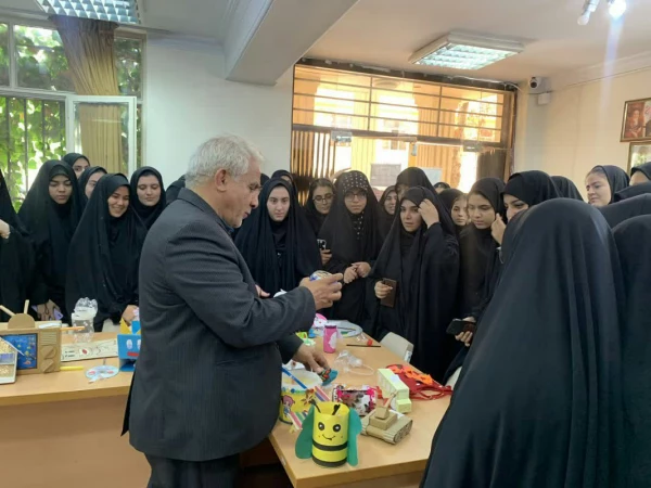 برگزاری نمایشگاه دست سازه های کلاس پرورش خلاقیت (رشته امور تربیتی)
 2