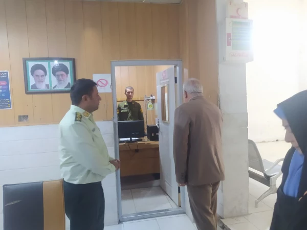 حضور رئیس و کارمندان مرکز عترت به مناسبت روز نیروی انتظامی در کلانتری واوان 
 2