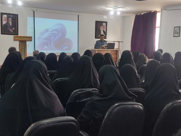 نشست صمیمانه رئیس مدیریت امور پردیس های استان تهران با  اساتید،کارکنان و دانشجویان مرکز عترت 5