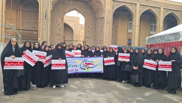 حضور پر رنگ دانشجویان در مراسم راهپیمایی ۱۳ آبان 
 2