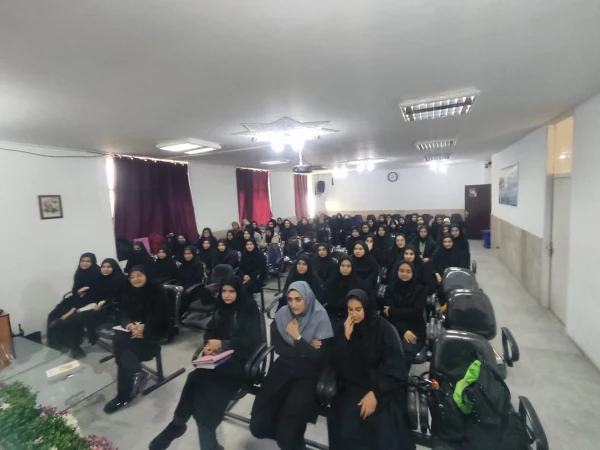 برگزاری مراسم مبارزه با استکبار جهانی در مرکز عترت 4