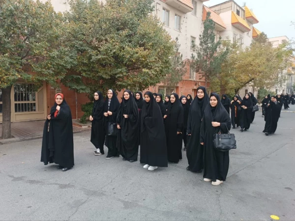 حضور دانشجو معلمان مرکز عترت روز مبارزه با استکبار جهانی در حرم شهدای گمنام  3